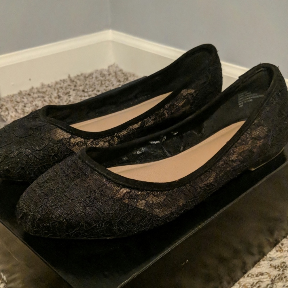 Torrid size 11 black lace flats